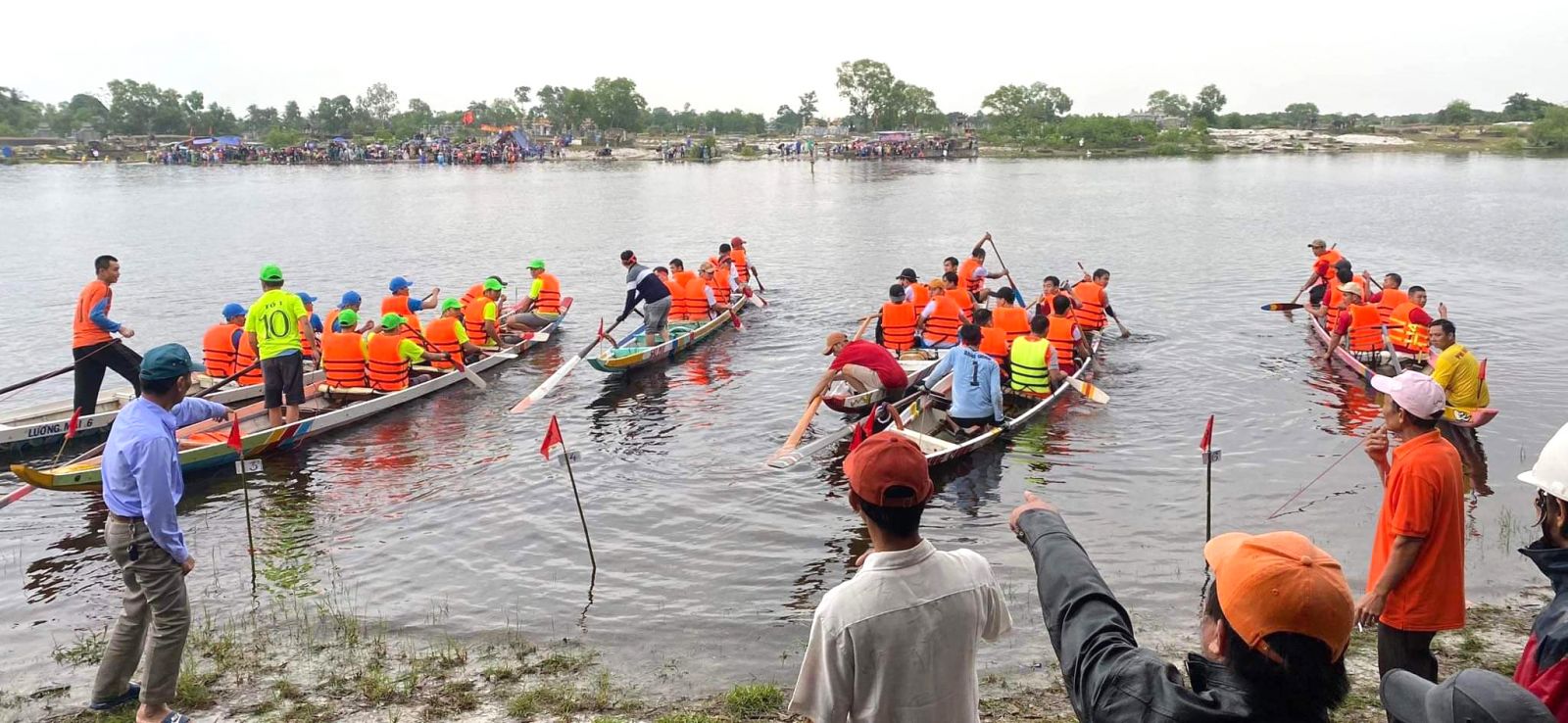 Lễ hội đua ghe Làng Lương Mai sáng 11-12-2022