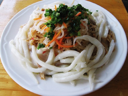 Tôi là con Thắm, con Bà Tư bánh tằm…