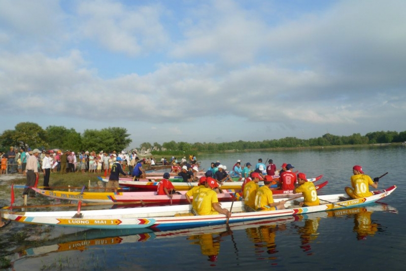 Lễ hội đua ghe truyền thống Làng Lương Mai năm 2022