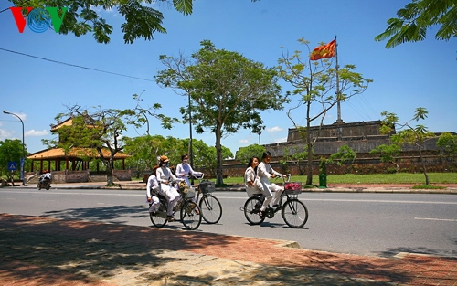 Khám phá vẻ đẹp lãng mạn của xứ Huế mộng mơ