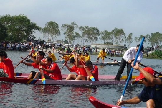 Thư ngõ chào mừng xuân 2023 và lễ hội đua ghe truyền thống làng Lương Mai
